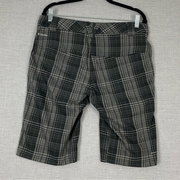 Columbia Omni-Shade Shorts Lightweight Casual Bermuda Length Gray Plaid - Picture 2 of 13